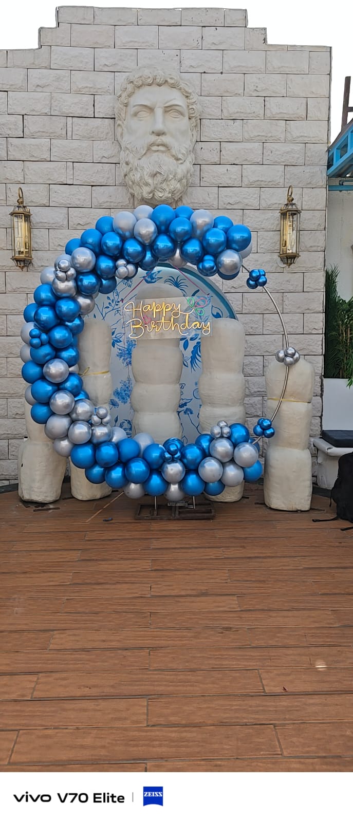 Decor in Cafe - Book Now